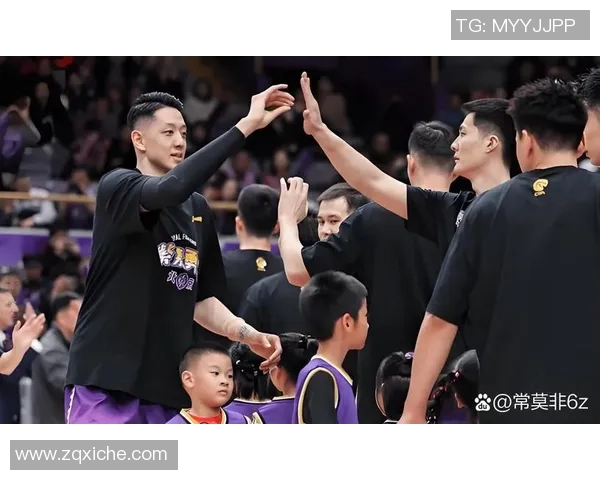 北京篮球队比赛经验引发热议球迷对战术选择和球员表现展开激烈讨论